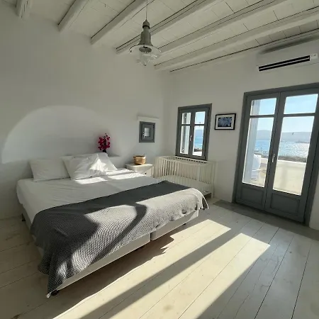 Unique Beachfront Villa, 5 Bedrooms, Swimming Pool & Jacuzzi Dom wakacyjny Pounda