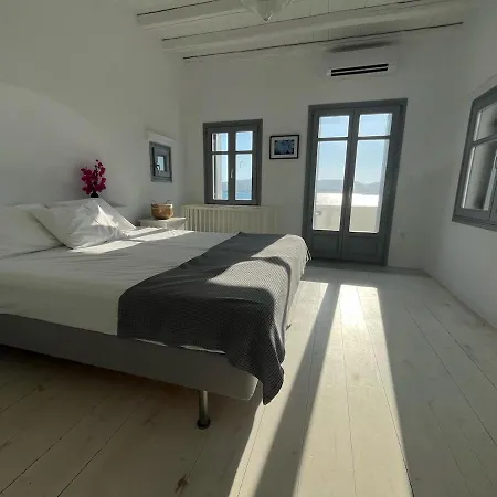 Dom wakacyjny Unique Beachfront Villa, 5 Bedrooms, Swimming Pool & Jacuzzi Pounda