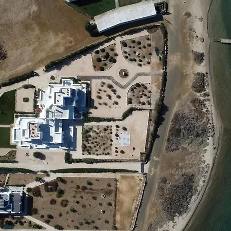 Unique Beachfront Villa, 5 Bedrooms, Swimming Pool & Jacuzzi * Pounda