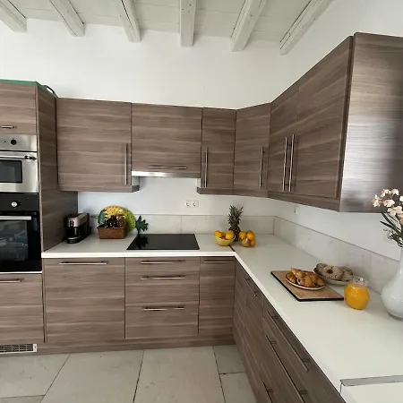 Holiday home Unique Beachfront Villa, 5 Bedrooms, Swimming Pool & Jacuzzi *