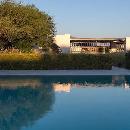 Unique Beachfront Villa, 5 Bedrooms, Swimming Pool & Jacuzzi Dom wakacyjny *