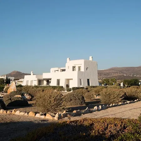 Unique Beachfront Villa, 5 Bedrooms, Swimming Pool & Jacuzzi Dom wakacyjny