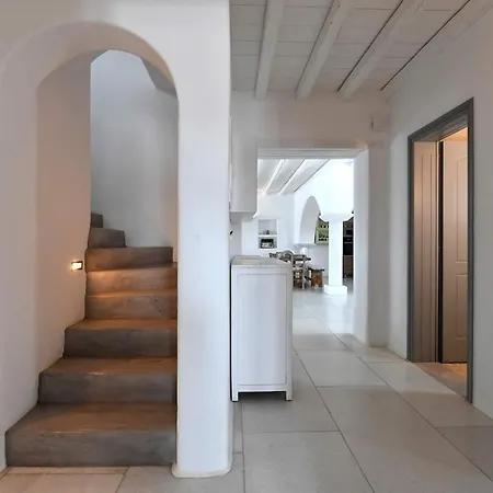 Unique Beachfront Villa, 5 Bedrooms, Swimming Pool & Jacuzzi