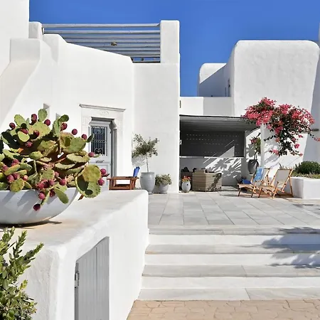 Unique Beachfront Villa, 5 Bedrooms, Swimming Pool & Jacuzzi Pounda
