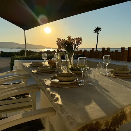 Unique Beachfront Villa, 5 Bedrooms, Swimming Pool & Jacuzzi Dom wakacyjny *